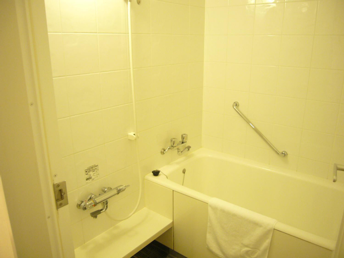Bathroom 14