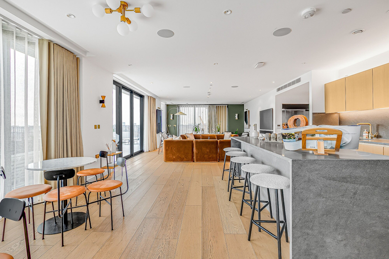 Food & Drinks 4, StayCozy Apartments in Kings Cross, London