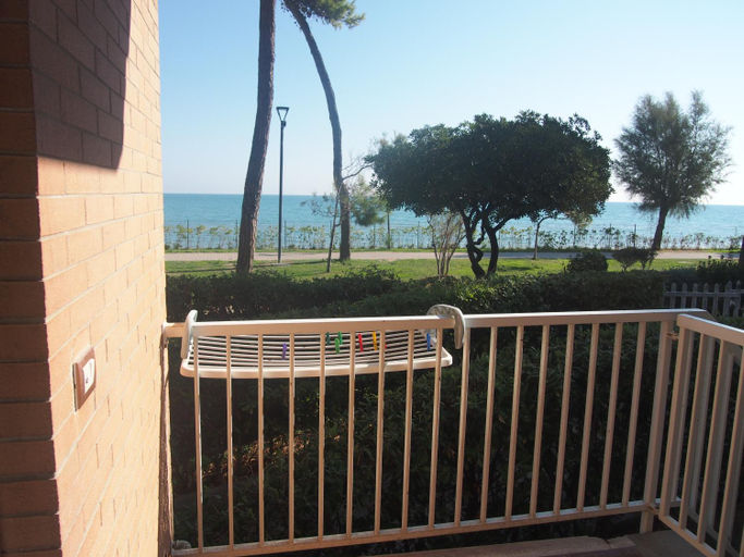 Others 3, Vista mare, Teramo