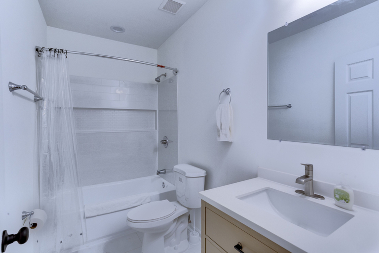 Bathroom 4, Spacious La Plata Escape, Charles
