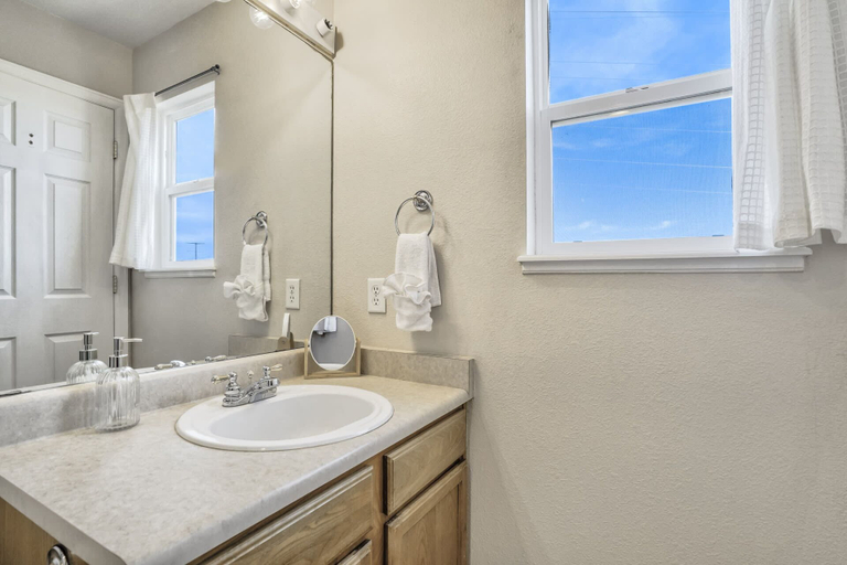 Bathroom 4, 3BD Quiet Suburbs Restaurants & Parks, El Paso
