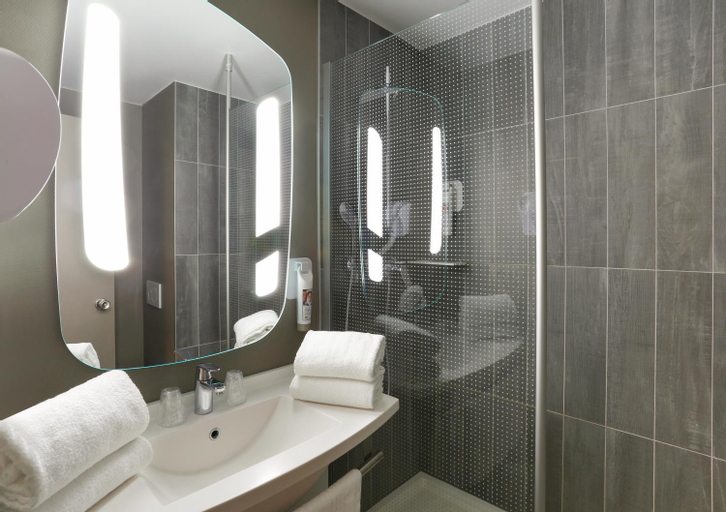 Bathroom 10