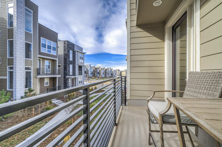 Others 5, 3BD Rooftop Lounge Restaurants & Parks, Douglas