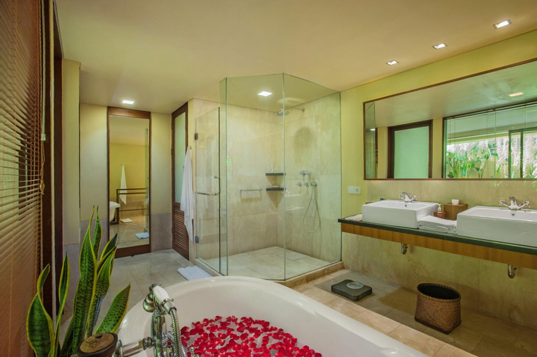 Bathroom 8