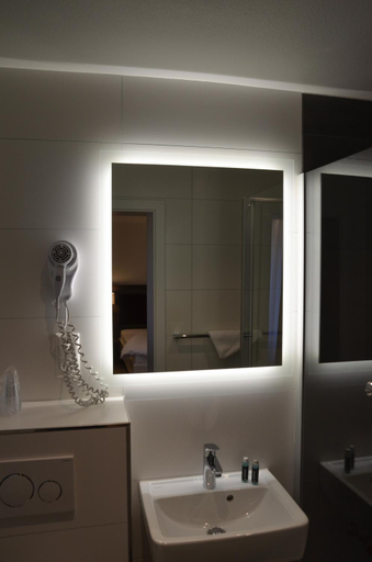 Bathroom 4, Hotel Restaurant Lamm, Enzkreis