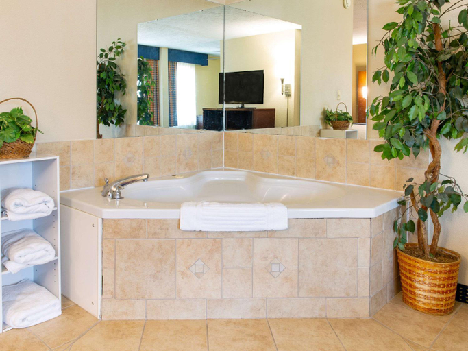 Bathroom 4, Comfort Inn Piketon near Fairgrounds, Pike