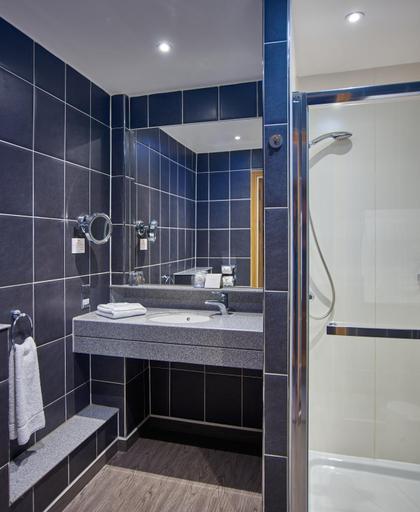 Bathroom 4, Fairlawns, Hotel And Spa, Walsall
