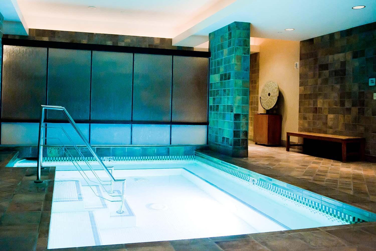Sport & Beauty 4, LUXE 702 MGM Signature with Balcony, Clark