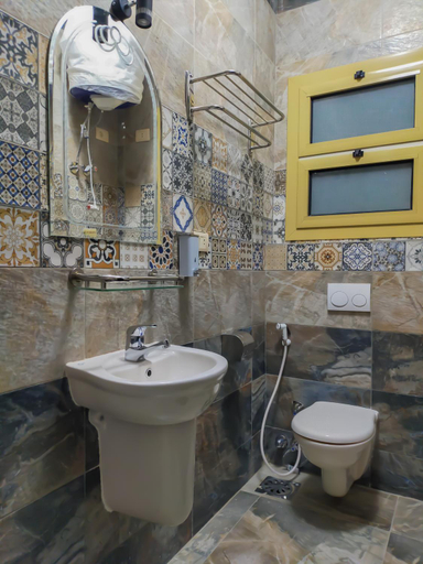 Bathroom 2, Geo Palace, Sant Katrin