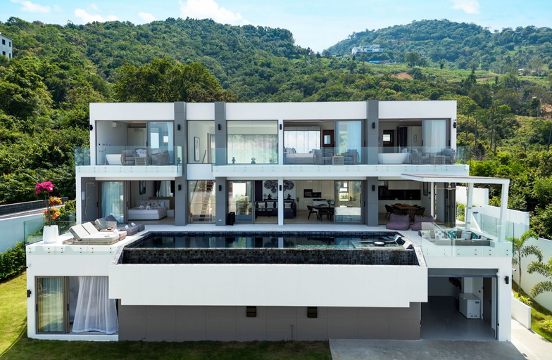 Exterior & Views
