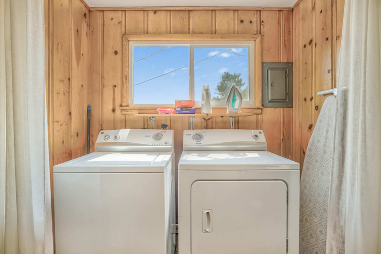 Bathroom, 3BD Cowboy Cabin Pikes Peak Mountain Log Cabin, El Paso