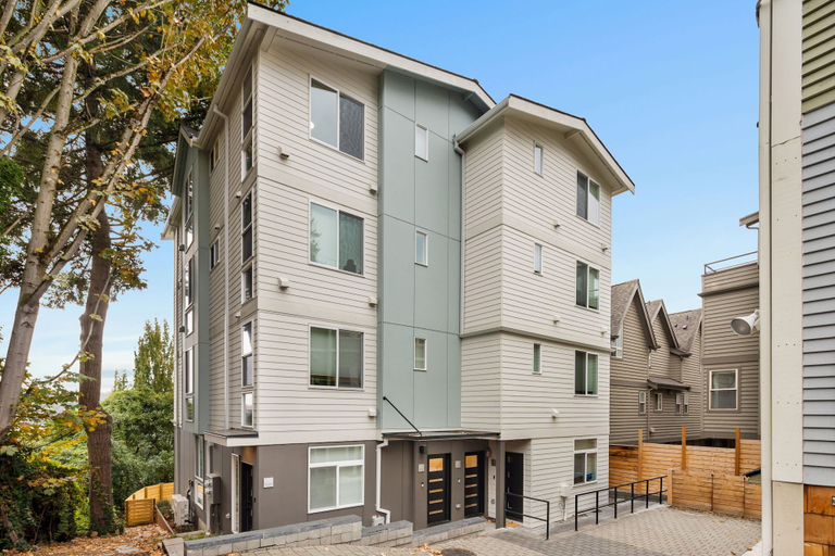 Exterior & Views 2, Back To The Future Sweet Suites, Seattle