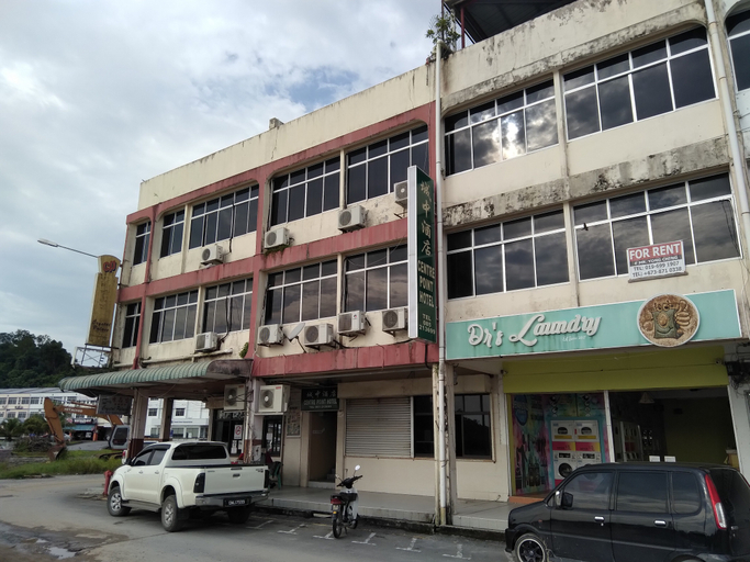 Exterior & Views 2, SPOT ON 93685 Homestay Bu Sun Syariah, Sidoarjo