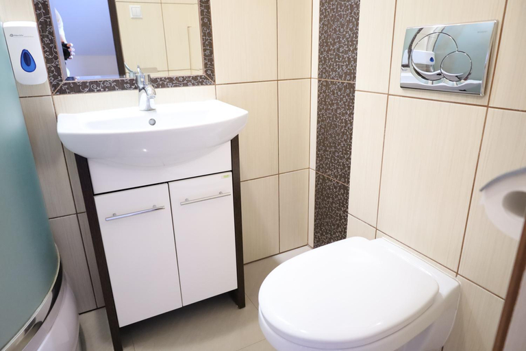 Bathroom 2, Zakarczmie Browar Wiejski, Leżajsk