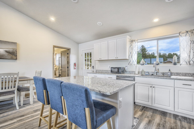 Others 5, 2BD Mtn Family Getaway w/ King Suite, Teller