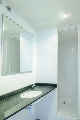Bathroom 4, Campus Cerdanya, Girona
