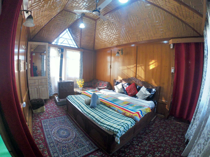Bedroom 4, Goona palace houseboats, Srinagar