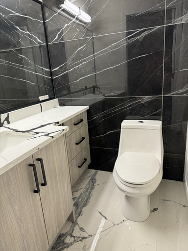 Bathroom 4, The Viking Inn, Division No. 10