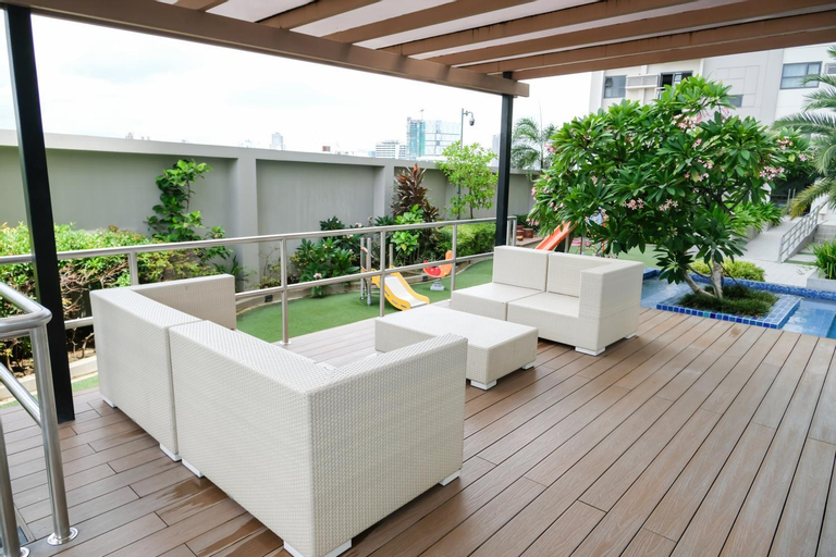 Exterior & Views 20