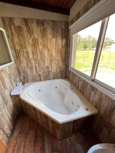 Bathroom 3, Olivos de Monte, Monte