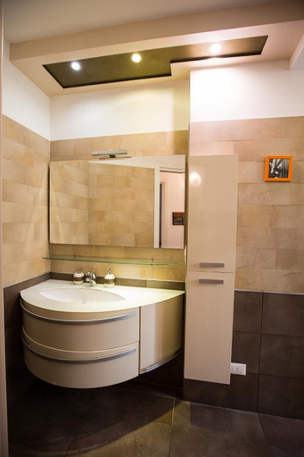 Bathroom 2, Guasto Apartments, Bologna