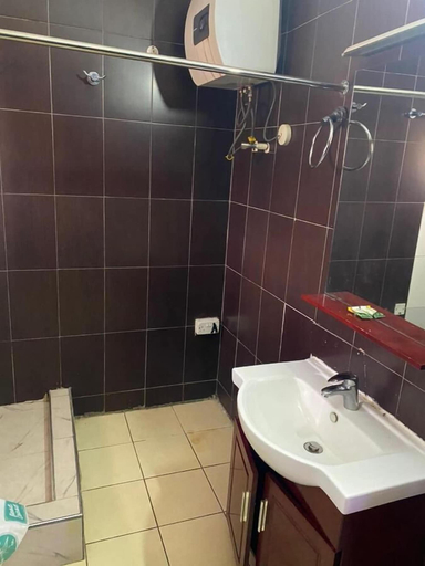 Bathroom 3, Chateau De La-Ray, AbujaMun