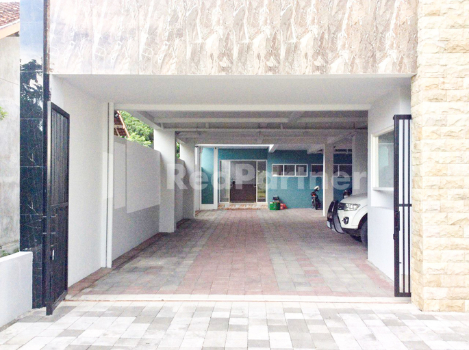 Exterior & Views 2, TERRA Guesthouse JEC Mitra RedDoorz, Bantul