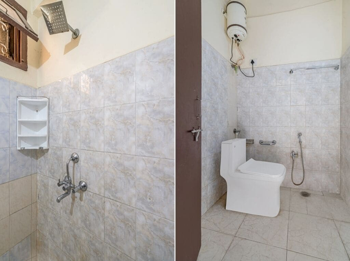 Bathroom, iROOMZ Hotel Ritzy Grand, Hyderabad