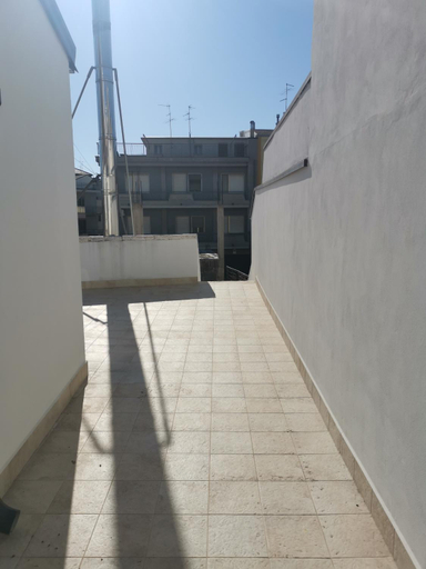 Others 5, Divale, Bari