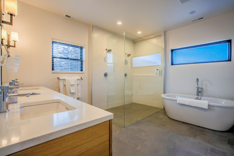 Bathroom 4, 7brdowntown BIG & Moderngroups, Events & More!, El Paso