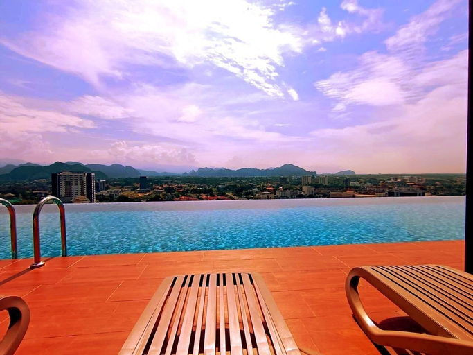 Rooftop pool 5, The Horizon Ipoh 2BR L8 by Grab A Stay, Kinta