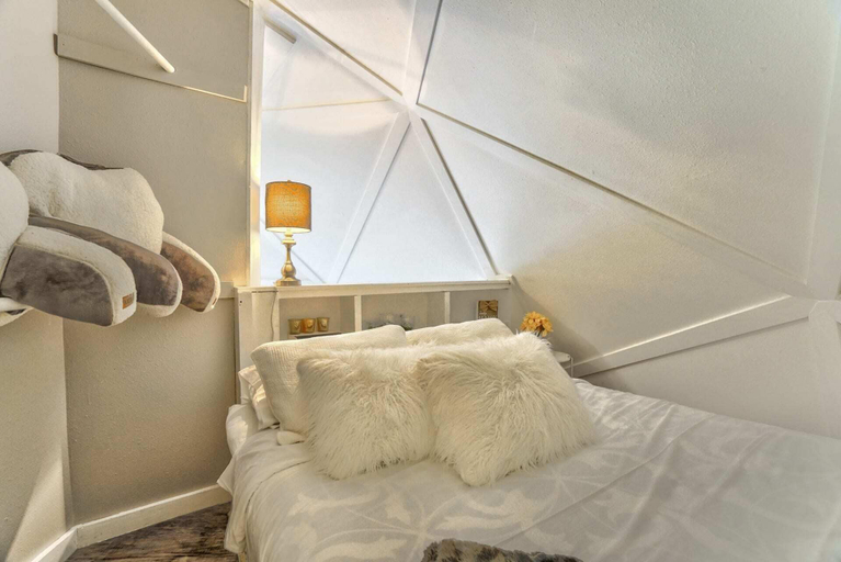 Bedroom 3, Crystal Cabin Pikes Peak Mountain w/ Wine Cellar, Teller