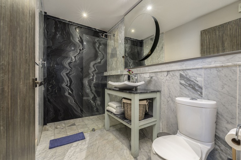 Bathroom, Elefant by Naya Homes, La Paz
