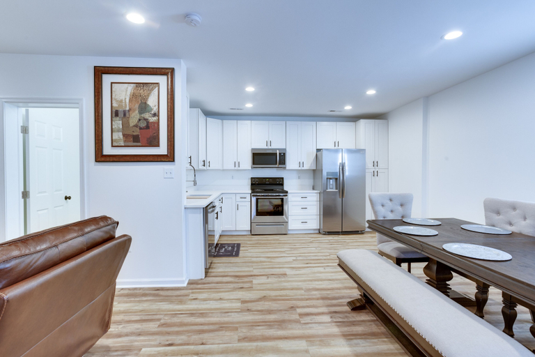 Others 1, Spacious La Plata Escape, Charles