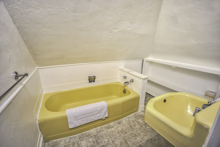 Bathroom 4, 3bdcheyenne Mtn Suburbsrestaurants & Hiking, El Paso