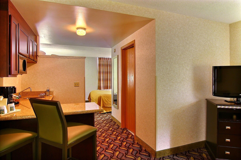 Others 3, Mansfield Hotel, Richland