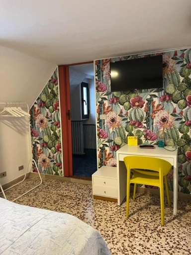 Bedroom 2, Astor, Modena
