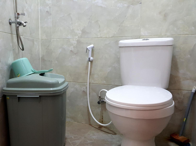 Bathroom, EDUTAMA Homestay Syariah, Kediri