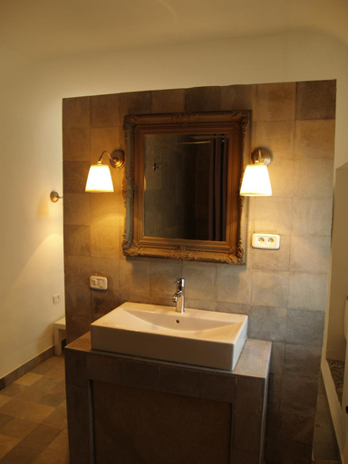 Bathroom, Dar Fatma, Carthage