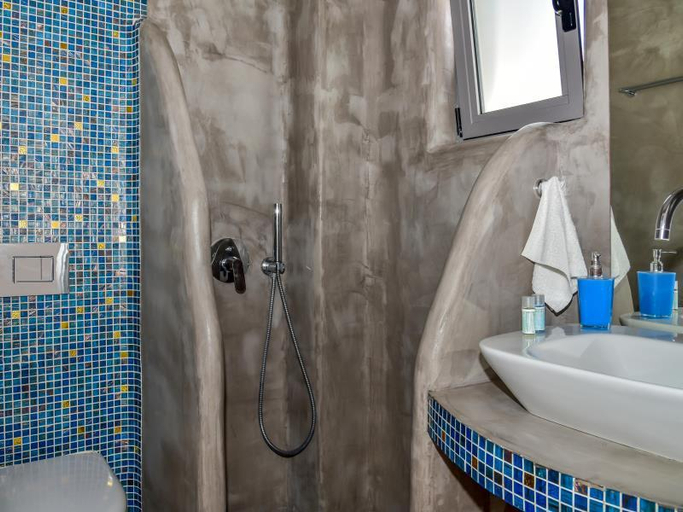 Bathroom 4, King's Suites, South Aegean