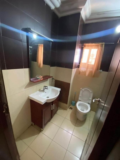 Bathroom 3, Chateau De La-Ray, AbujaMun