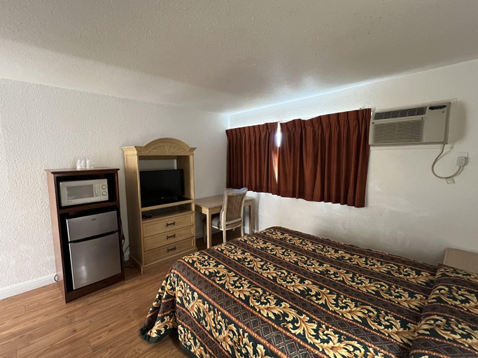Bedroom 2, Sherwood Motel, Los Angeles