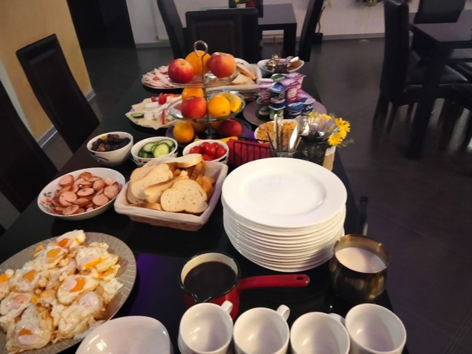 Food & Drinks 5, Hotel William, Voluntari