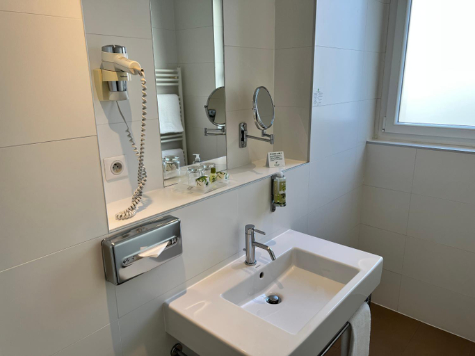 Bathroom 5, Best Western Plus Hotel Parc Eiffel, Paris