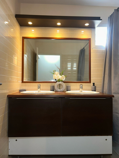 Bathroom 3, Théïssa, Le Gosier