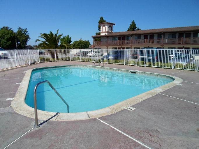 Sport & Beauty 5, Ez 8 Motel Newark, Alameda