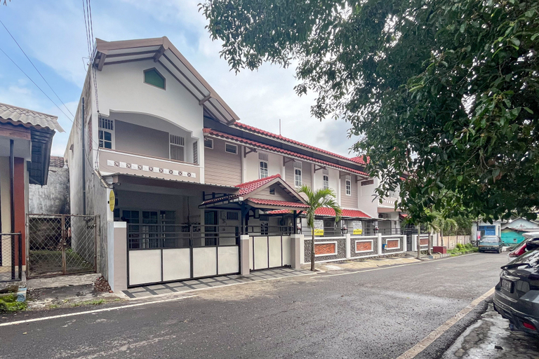 Exterior & Views 2, RedDoorz Syariah @ Jl. Candi Kalasan, Malang