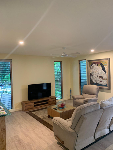 5, Beachside Villa with Private lap pool, Douglas