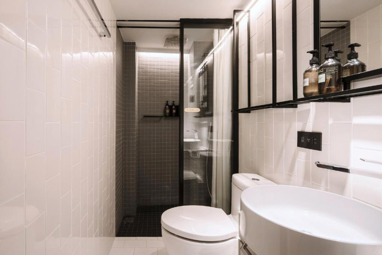 Bathroom 14
