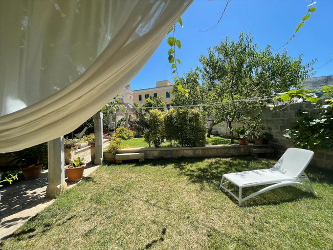 Others 3, B&b Ophelia, Lecce